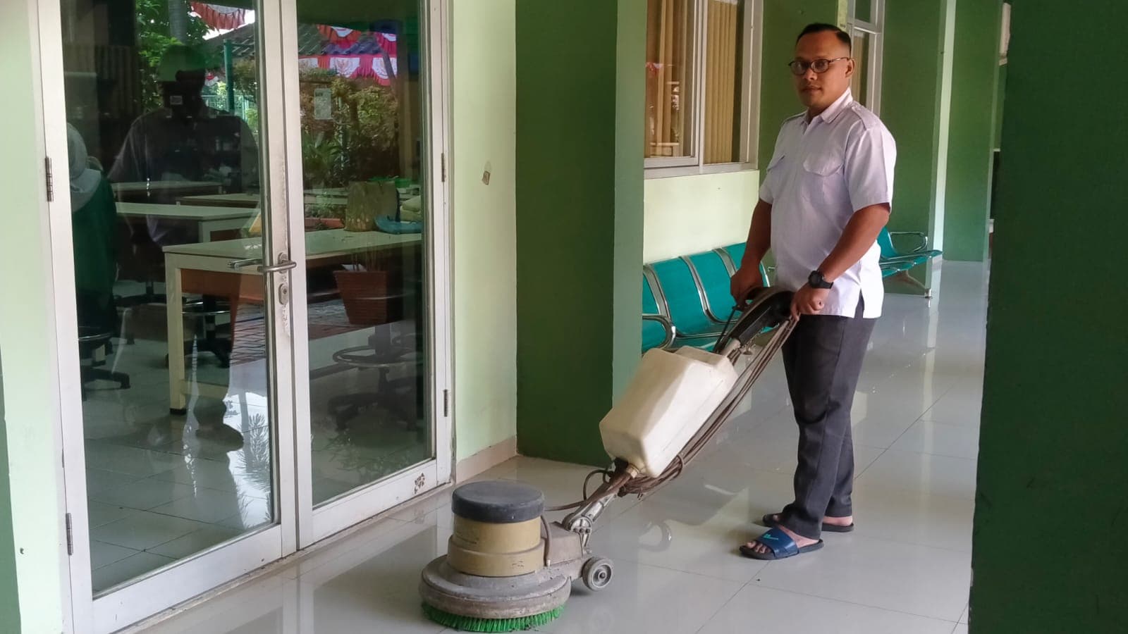 Jasa Poles Lantai Profesional & Terpercaya