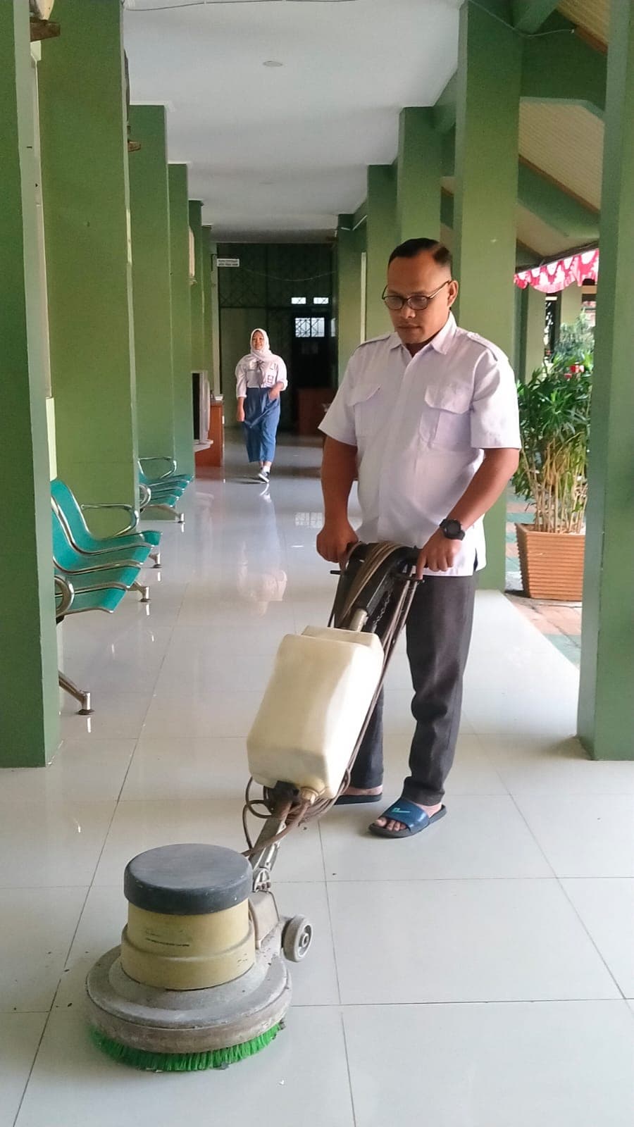 Jasa Poles Lantai Profesional & Terpercaya